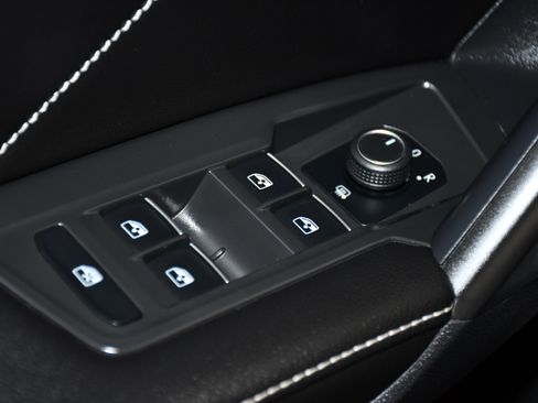 Used 2022 Volkswagen Tiguan SE AWD/4WD image 32