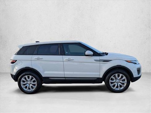 Used 2017 Land Rover Range Rover Evoque SE image 4
