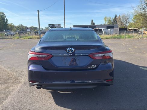 Used 2022 Toyota Camry XLE w/ Navigation Upgrade Package image 5