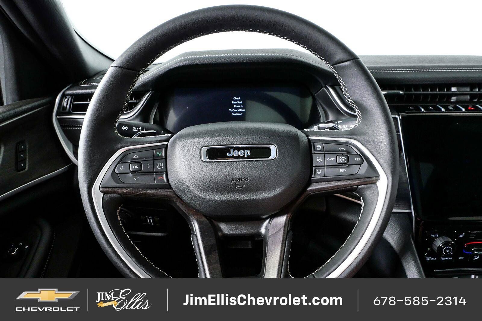 Used 2025 Jeep Grand Cherokee Limited w/ Black Appearance Package RWD image 9