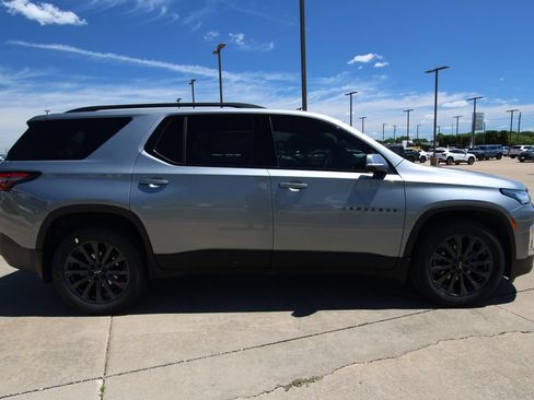 Used 2023 Chevrolet Traverse RS AWD/4WD image 4