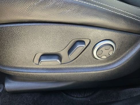 Used 2022 Genesis GV70 2.5T w/ Select Package image 12