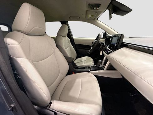 Used 2022 Toyota Corolla Cross L image 14