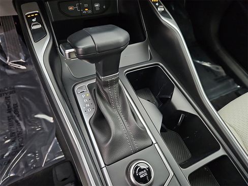 Certified 2025 Kia Sorento S w/ Panoramic Sunroof Package image 17