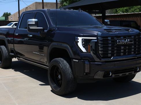 Used 2024 GMC Sierra 2500 Denali Ultimate AWD/4WD image 3