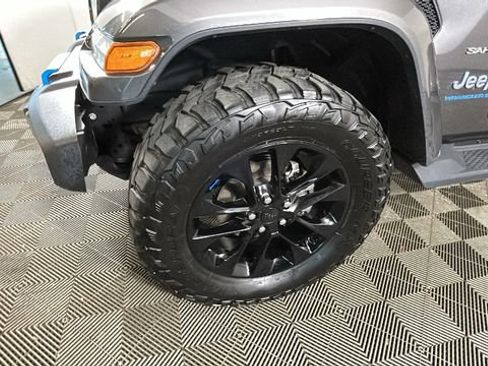 Used 2023 Jeep Wrangler Unlimited Sahara w/ Cold Weather Group AWD/4WD image 8