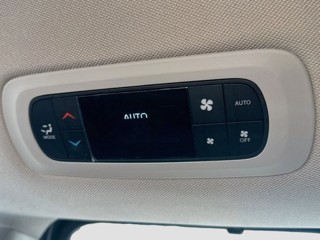 Used 2021 Chrysler Pacifica Touring FWD image 26