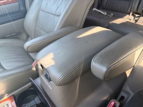 Used 2004 Lexus LX 470 4WD w/ Preferred Accessory Pkg image 31