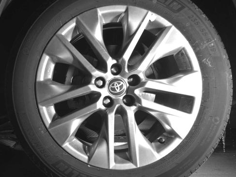 Certified 2025 Toyota RAV4 XLE Premium image 7