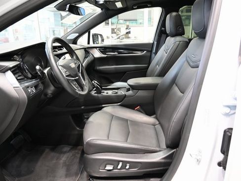 Used 2025 Cadillac XT5 Premium Luxury image 9