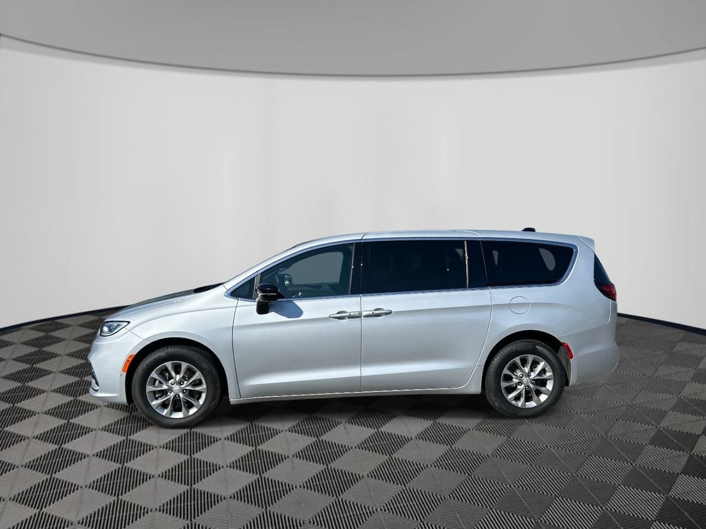 Used 2026 Chrysler Pacifica Select AWD/4WD image 2