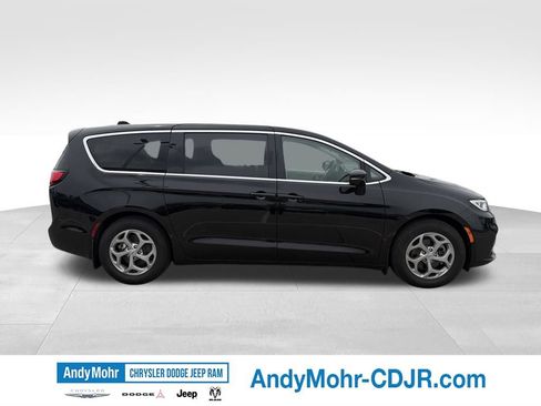 Used 2024 Chrysler Pacifica Limited w/ Uconnect Theater Family Group FWD image 8