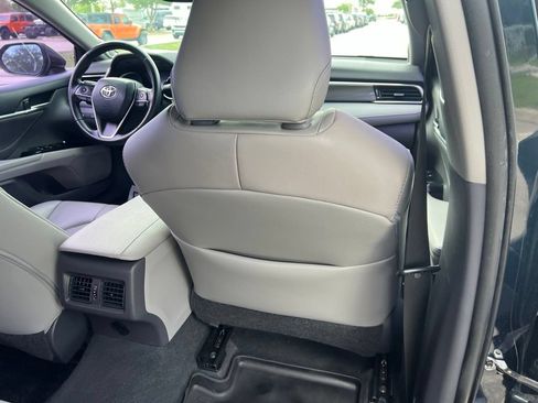 Used 2018 Toyota Camry XSE FWD image 19