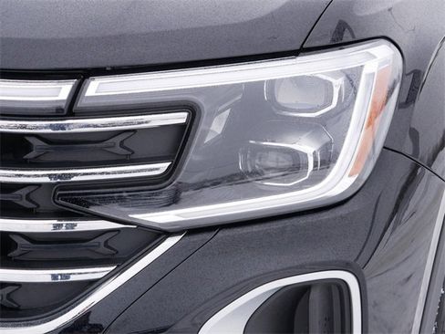 Certified 2025 Volkswagen Atlas SE image 10