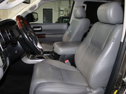 Used 2014 Toyota Sequoia Platinum RWD image 23