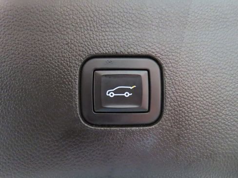 Used 2019 Buick Enclave Essence image 39