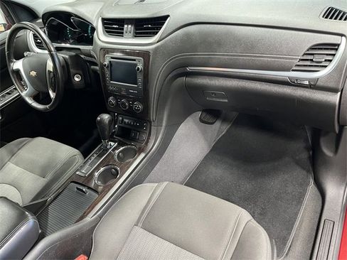 Used 2016 Chevrolet Traverse LT w/ Style and Technology Package image 16