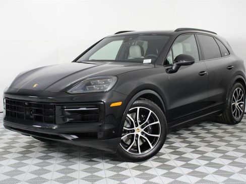Used 2025 Porsche Cayenne S image 1