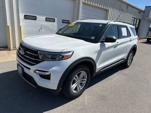 Used 2023 Ford Explorer XLT w/ Equipment Group 202A AWD/4WD image 2