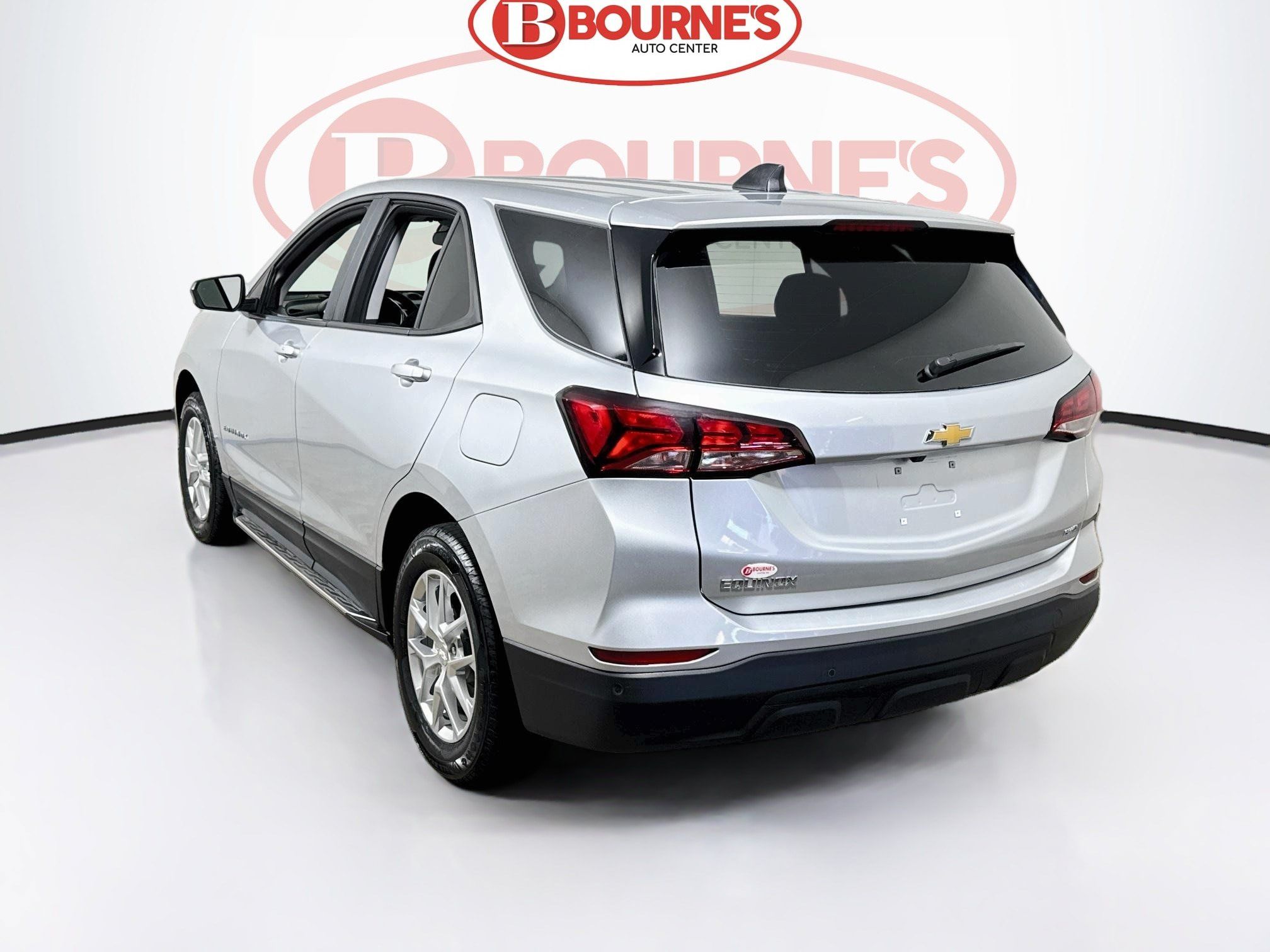 Used 2022 Chevrolet Equinox LS w/ LPO, Floor Liner Package AWD/4WD image 6