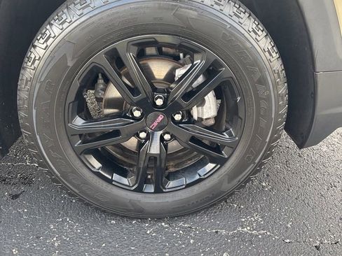 Used 2023 GMC Terrain AT4 w/ Infotainment Package II image 10