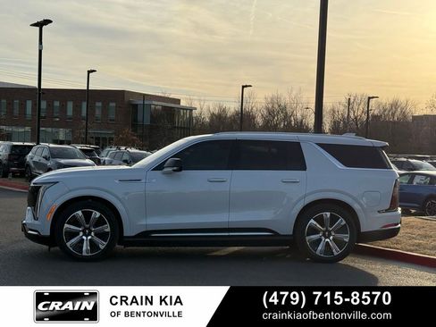 Used 2026 Cadillac Escalade IQL Luxury AWD/4WD image 7