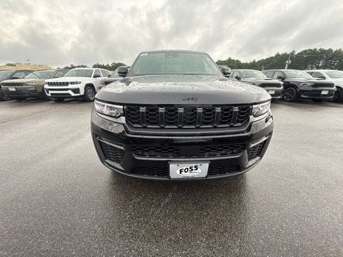 New 2026 Jeep Grand Cherokee Limited w/ Limited Altitude Package AWD/4WD image 8