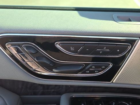 Used 2020 Lincoln Navigator Reserve w/ Luxury Package AWD/4WD image 28