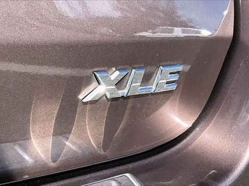 Used 2017 Toyota Highlander XLE image 9