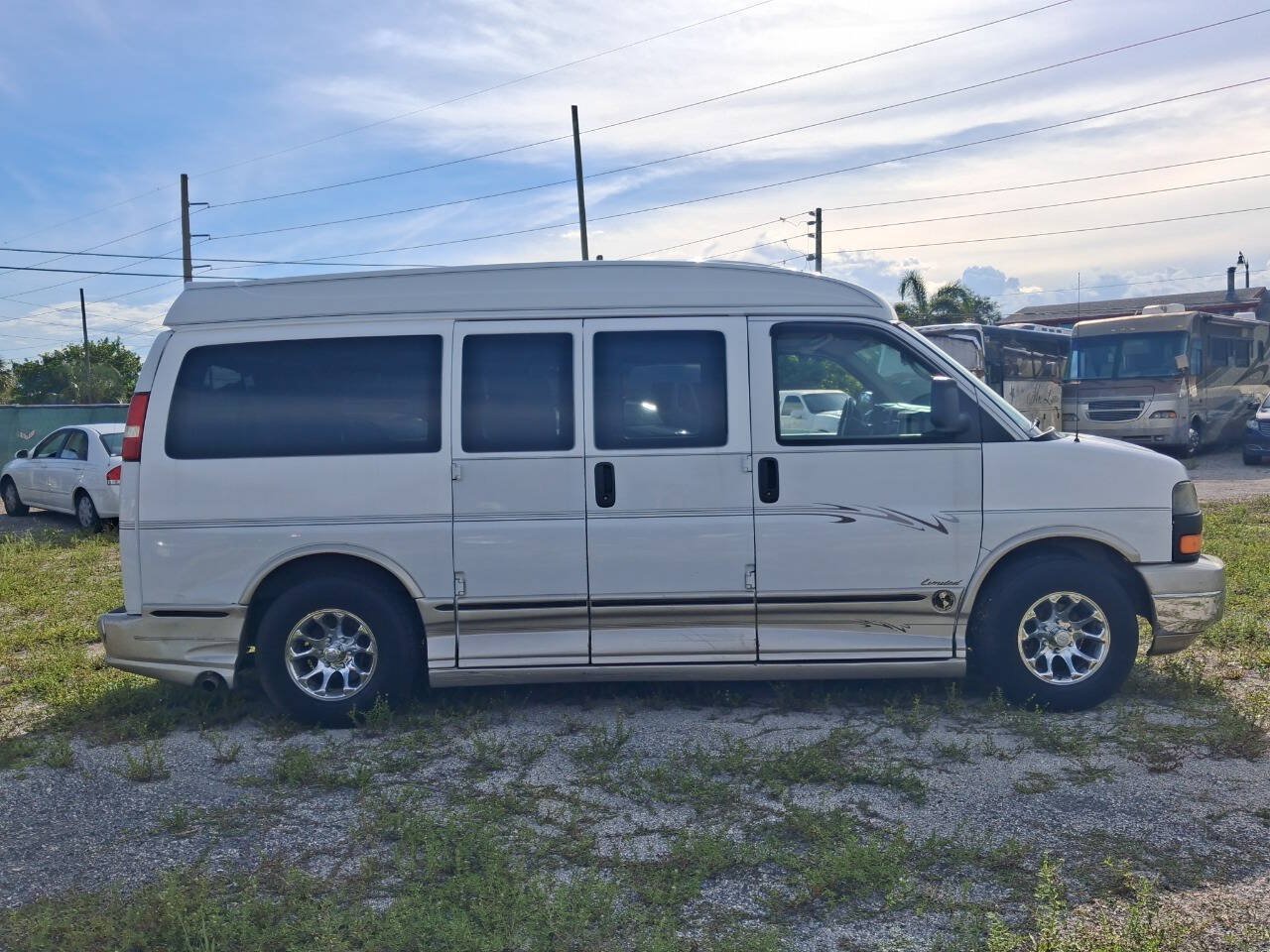 Used 2007 GMC Savana 1500 w/ Preferred Equipment Group RWD image 5