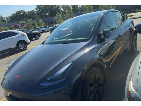 Used 2024 Tesla Model Y Long Range AWD/4WD image 1