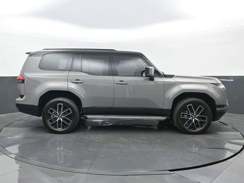 Used 2025 Lexus GX 550 w/ Cold Area Package image 2