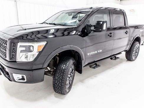 Used 2018 Nissan Titan PRO-4X w/ Pro-4x Convenience Package image 2