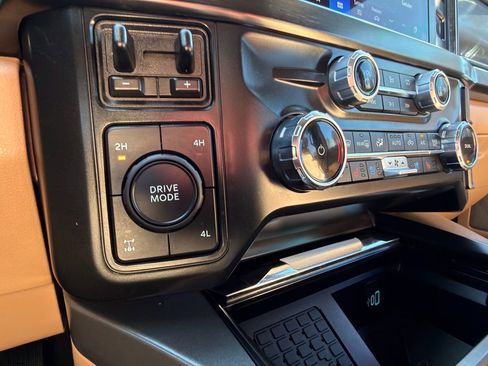 Used 2024 Ford F250 Lariat w/ Chrome Package image 16