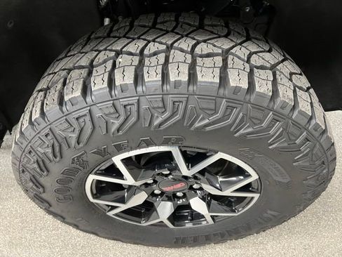 Used 2024 GMC Canyon AT4X image 16