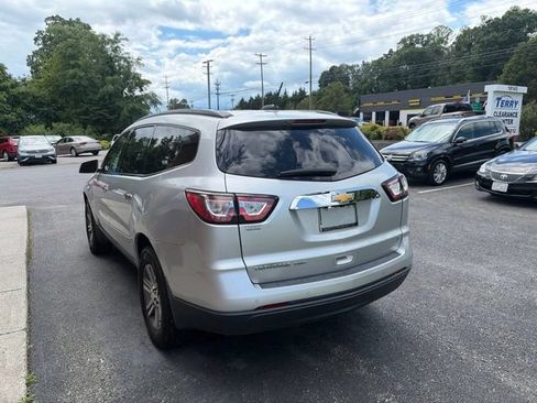 Used 2017 Chevrolet Traverse LT AWD/4WD image 3