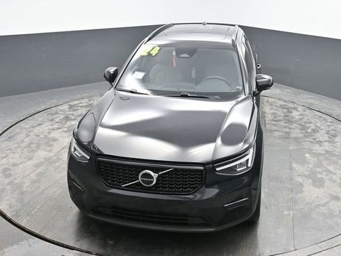 Used 2024 Volvo XC40 B5 Core image 23