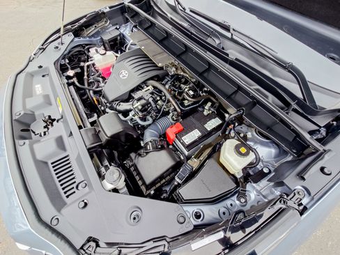 Used 2023 Toyota Highlander XLE image 36