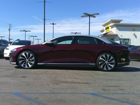Used 2022 Lucid Air Grand Touring image 3
