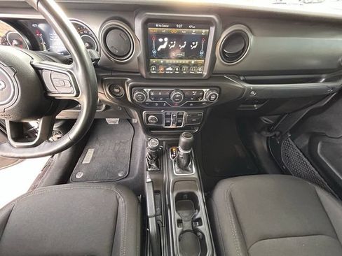 Used 2022 Jeep Gladiator Sport AWD/4WD image 19