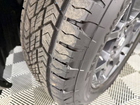 Used 2025 Honda Pilot TrailSport image 39