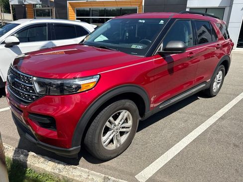 Used 2023 Ford Explorer XLT AWD/4WD image 3