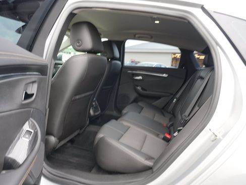 Used 2016 Chevrolet Impala LT FWD image 18