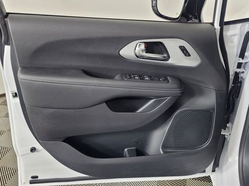 New 2026 Chrysler Pacifica Limited w/ S Appearance Package image 13