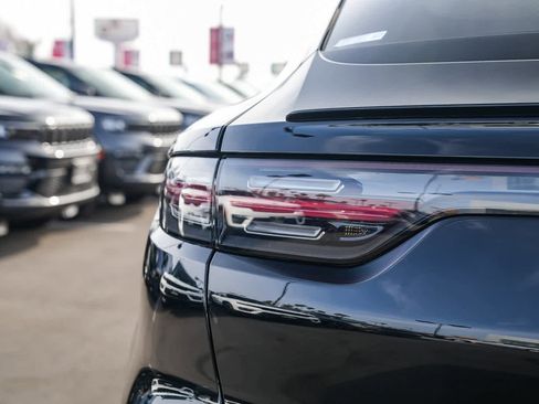 Used 2023 Porsche Cayenne Platinum Edition image 7