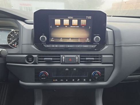 Used 2025 Nissan Pathfinder S image 20