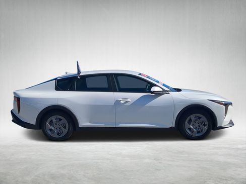 Certified 2025 Kia K4 LX image 2