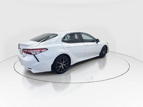 Used 2022 Toyota Camry SE image 8