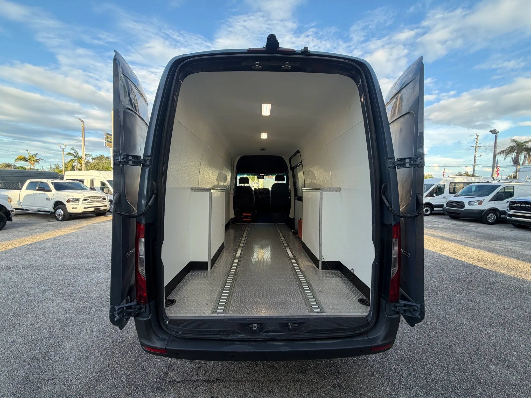 Used 2019 Mercedes-Benz Sprinter 2500 170 Extended Cargo image 6