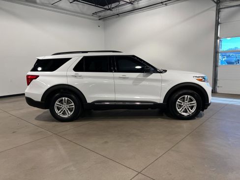 Used 2020 Ford Explorer XLT w/ Equipment Group 202A image 2